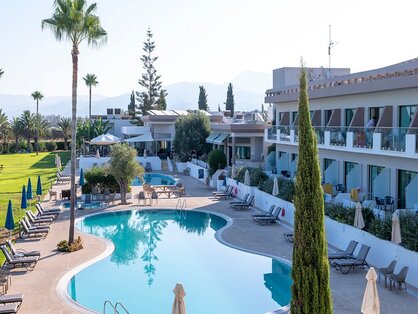 Natura Beach Hotel & Villas 